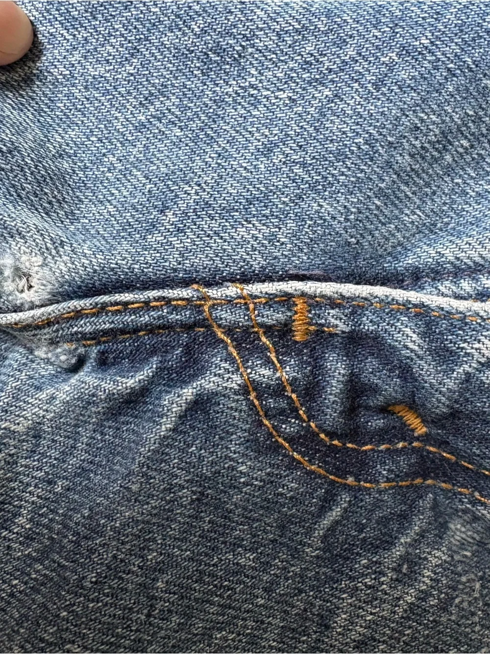 Vintage 2002 Levi's 550 Relaxed Fit Light Blue Denim Jeans
